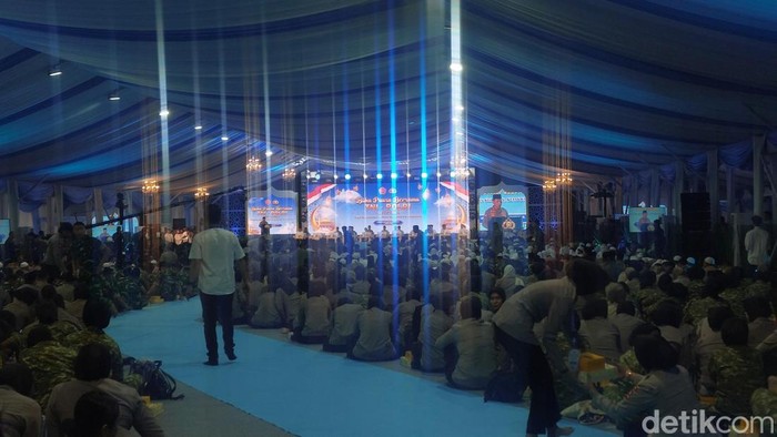 Menhan-Kapolri Ikuti Buka Puasa Bersama, Solidaritas TNI-Polri Dibangunkan