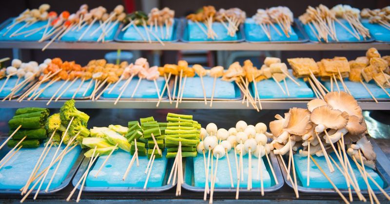 Pelanggan Patahkan Tusuk Sate, Pedagang Usul Denda Rp86 Ribu per Tusuk!