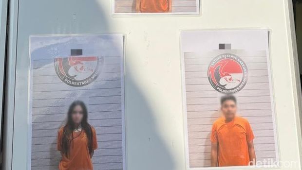 Pelaku Narkoba Pelaku TM (atas), RA (kanan) dan NA (kiri) usai diamankan petugas kepolisian.