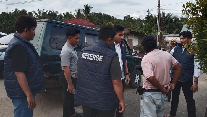 Pelaku penyelewengan BBM di pom bensin di Kuansing, Riau tertangkap tangan, Senin (9/3/2026).