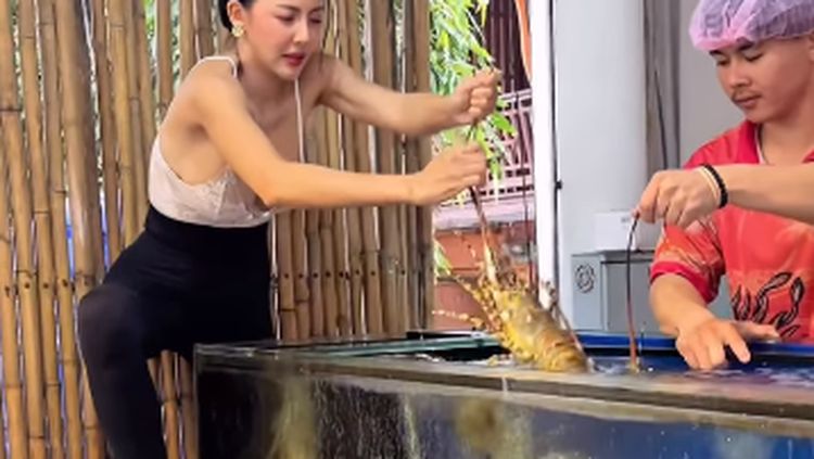 Heboh! Penjual Seafood Cantik Barbar Ini Viral Jadi Sorotan Netizen