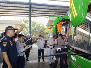 Polisi-Dishub Cek Kelaikan Bus Armada Mudik di Bogor, Ini Hasilnya