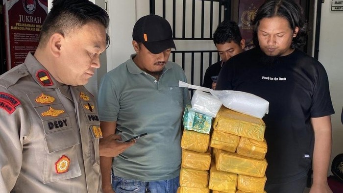 Polisi menerima 21 kg sabu yang ditemukan nelayan di Belitung