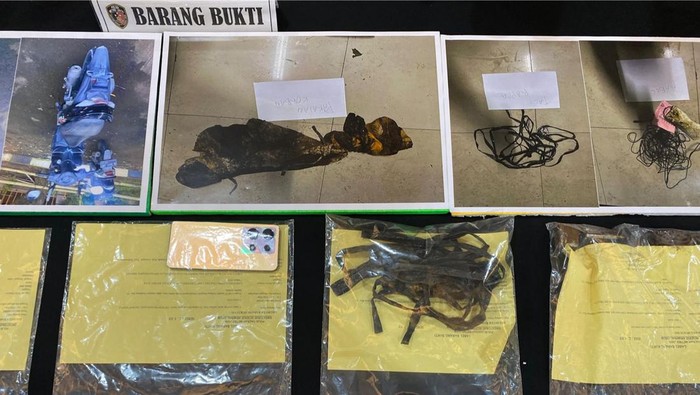 Polisi menggelar barang bukti kasus wanita tinggal tulang yang dibunuh suami siri di Depok dalam konferensi pers di Polda Metro Jaya, Rabu (11/3/2026).