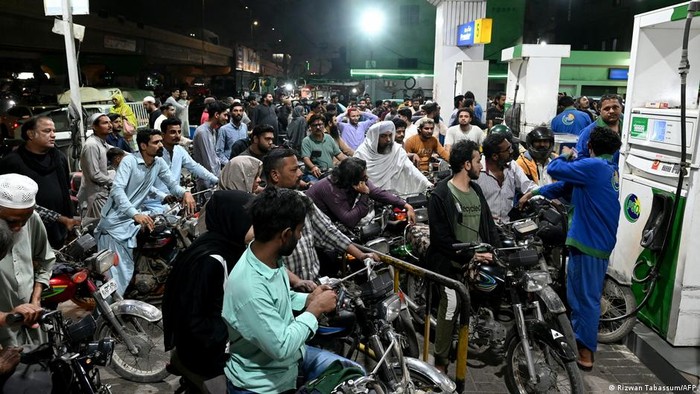 Potong Gaji-WFH, Sejumlah Negara Kompak Hemat Energi Imbas Perang Iran