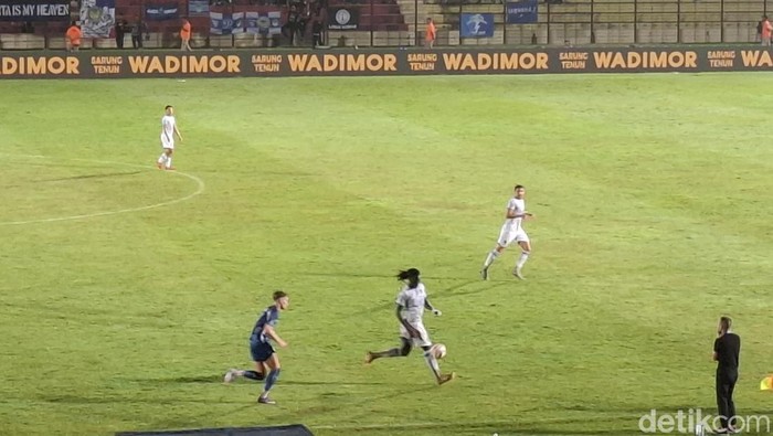 PSIM Jogja harus puas berbagi poin usai ditahan imbang Persijap Jepara dengan skor 2-2. 