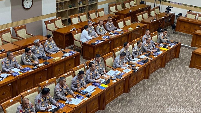 Komisi III DPR menggelar Rapat Dengar Pendapat (RDP) dengan Barhakam Polri, Rabu (11/3/2026), membahas kinerja hingga persiapan Nyepi dan Idul Fitri 2026.
