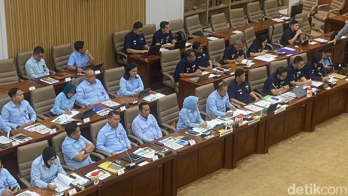 PT Agrinas Pangan Nusantara dalam rapat bersama Komisi VI DPR RI, Rabu (11/3/2026).