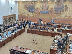 Bos Agrinas Nggak Hadir, Rapat DPR Bareng Menteri Koperasi Ditunda