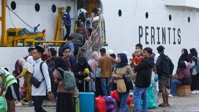 Ratusan Pemudik Padati Kapal Perintis Banyuwangi