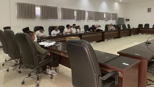 Foto : Rapat Dengar Pendapat (RDP) Komisi I DPRD Lombok Barat dengan beberapa Organisasi Perangkat Daerah (OPD) terkait, Rabu (11/3/2026). (M. Zahiruddin/detikBali)