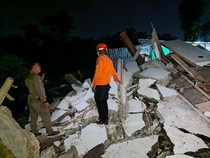 Rumah 2 Lantai di Bogor Ambruk Saat Hujan Deras