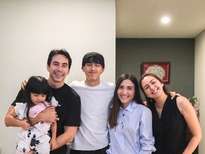 Kisah Mualaf Samanta Elsener, Adik Darius Sinathrya Temukan Damai Lewat Islam