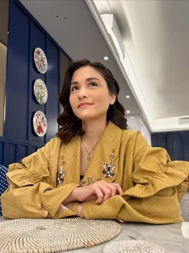 Samanta Elsener, adik Darius Sinathrya, mualaf usai cari ketenangan batin. Sempat riset berbagai agama, ia temukan damai lewat Islam sebagai proses healing.