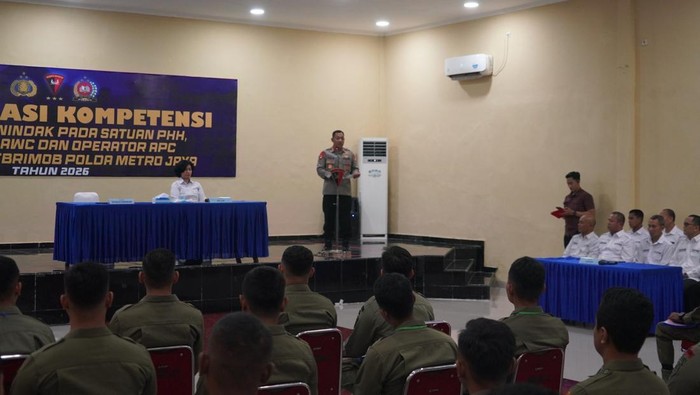 Brimob Polda Metro Gelar Uji Sertifikasi Tingkatkan Keahlian Penanganan Unras - Update 1
