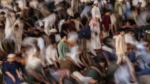 Sepuluh Malam Terakhir Ramadan, Jamaah Ramai Iktikaf di Masjid Istiqlal