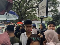 Serunya War Takjil Gen Z di Saparua Bandung, Omzet Pedagang Naik 100%