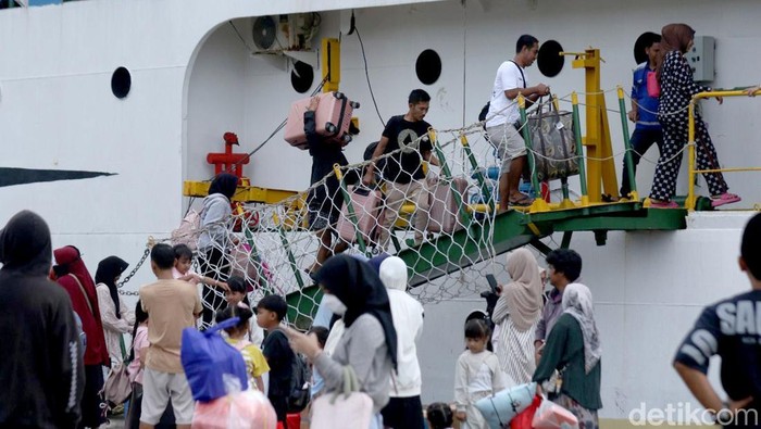 Suasana mudik lebih awal di Pelabuhan Tanjung Wangi Banyuwangi
