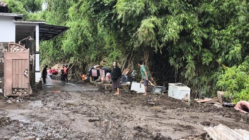 Suasana pasca banjir bandang di Banjar Dinas Ambengan, Desa Banjar, Kecamatan Banjar, Buleleng, Rabu (11/3/2026). Made Wijaya Kusuma