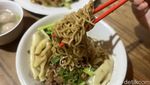 Dekat Stasiun LRT Pancoran Ada Warung Kwetiau hingga Mie Yamin yang Enak