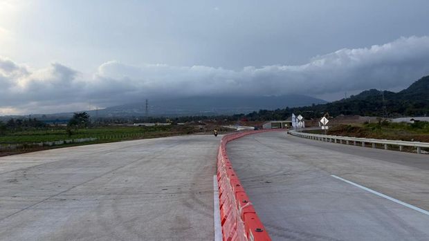 Tol Yogyakarta Bawen seksi 6 Bawen s.d Ambarawa. Tol Yogyakarta Bawen seksi 6 Bawen s.d Ambarawa.