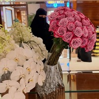 Yang mencuri perhatian ialah penampilan Vanesha yang terlihat adem kenakan busana syar’i lengkap dengan cadar.  Foto: Instagram/@vaneshaass