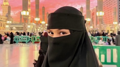 Potret Vanesha Prescilla Umrah, Tampil Beda Dengan Hijab & Cadar