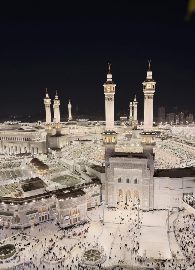 Vanesha juga membagikan foto-foto pemandangan indahnya saat di tanah suci. “ya Allah thank you for this,” tulisnya. Foto: Instagram/@vaneshaass
