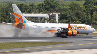 Pendaratan Pesawat yang Mencekam: Roda Hilang-Landasan Pacu Berasap