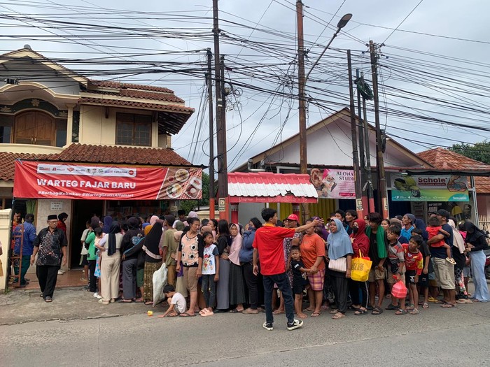 Alfamart bagikan paket buka puasa