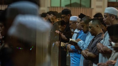 Antusias Jemaah Iktikaf di Masjid Raya Habiburrahman Bandung