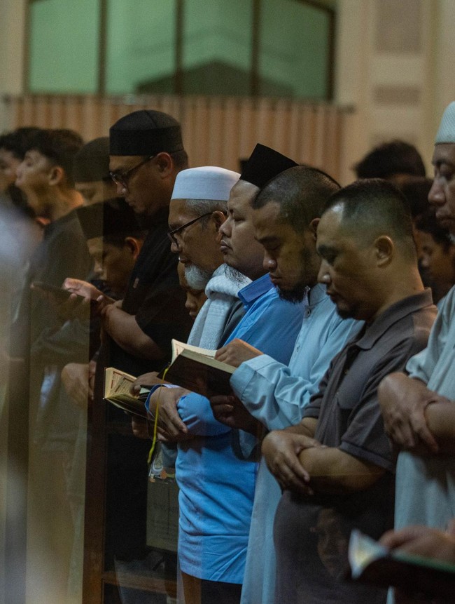 Antusias Jemaah Iktikaf di Masjid Raya Habiburrahman Bandung