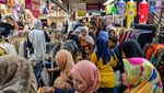 Antusias Warga Bandung Belanja Pakaian Jelang Lebaran