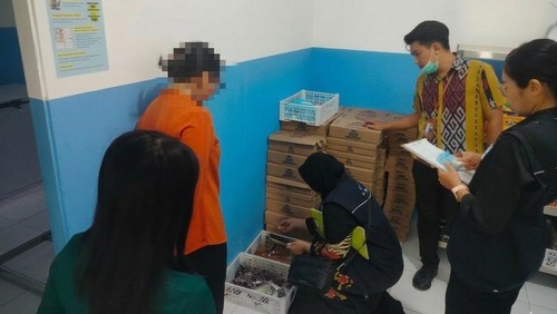 BBPOM Mataram menemukan UMKM pemasok roti berjamur pada Satuan Pelayanan Pemenuhan Gizi (SPPG) di Lombok Barat, tidak memiliki sertifikat laik higiene sanitasi (SLHS), Kamis (12/3/2026). (Foto: Dok. BBPOM Mataram)