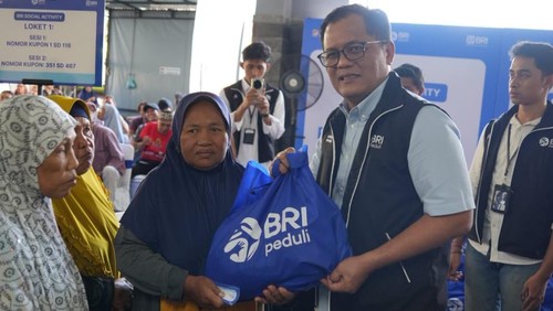 BRI bagikan 700 paket sembako untuk Warga Denpasar di BRI Region 17 Denpasar, Jumat (6/3/2026).