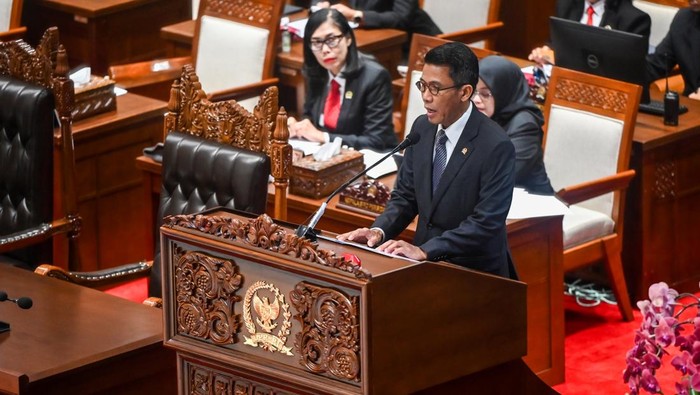 Rapat Paripurna DPR Sahkan Lima Anggota Dewan Komisioner OJK