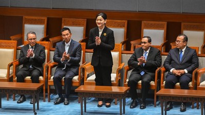 Rapat Paripurna DPR Sahkan Lima Anggota Dewan Komisioner OJK