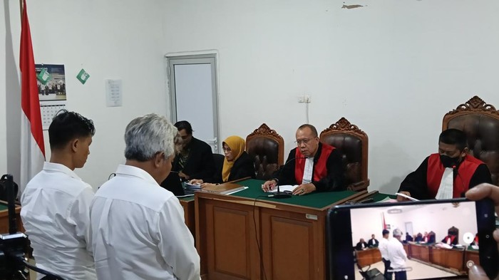 Dua terdakwa korupsi fee proyek DPRD OKU jalani sidang vonis