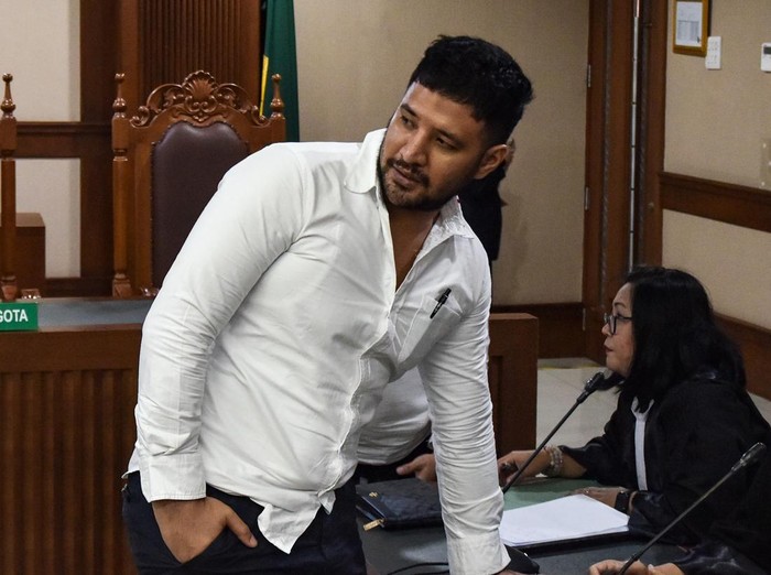 Terdakwa kasus dugaan memperjualbelikan narkotika di dalam Rutan Salemba Muhammad Akbar alias Ammar Zoni mengikuti sidang tuntuttan di Pengadilan Negeri Jakarta Pusat, Kamis (12/3/2026). Aktor Ammar Zoni dituntut Jaksa Penuntut Umum (JPU) dengan tunt