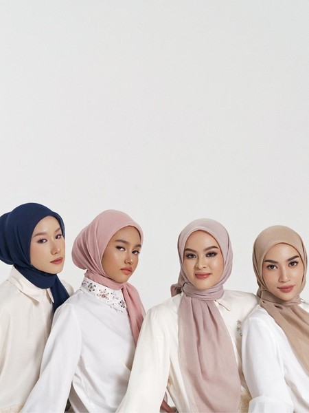 5 Tutorial Hijab Segiempat & Pashmina untuk Lebaran, Syari Hingga Ala Gen Z