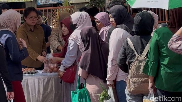 Gerakan pangan murah di Soreang, Kabupaten Bandung.