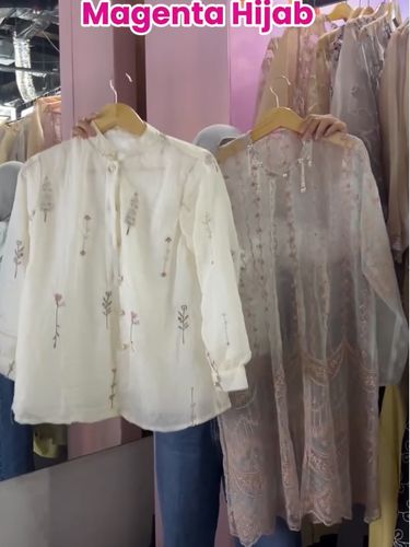 Serbu bazar hijab dan busana muslim GlamLocal Ramadan di Grand Metropolitan Bekasi sampai 15 Maret! Ada 65+ brand lokal, diskon 50%, koleksi serba Rp 99 Ribu, hingga undian motor. Yuk berburu outfit Lebaran!