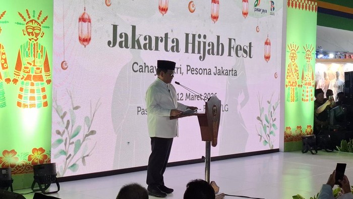 Gubernur DKI Jakarta Pramono Anung membuka Jakarta Hijab Festival