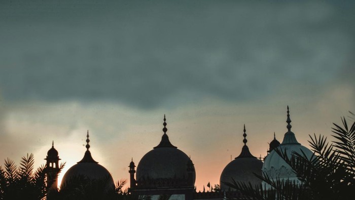 Jadwal buka puasa Semarang hari ini 14 Maret 2026