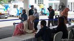 Jelang Lebaran, Warga Serbu Layanan Tukar Uang BI di GBK