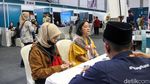 Jelang Lebaran, Warga Serbu Layanan Tukar Uang BI di GBK