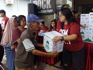 Jemaat Gereja Bethel Indonesia Tulungagung Bagikan 2.200 Parsel Lebaran
