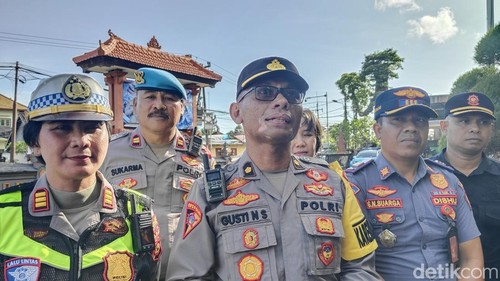 Kabag Ops Polres Badung Kompol I Gusti Nyoman Sudarsana (tengah). (Foto: Agus Eka/detikBali)