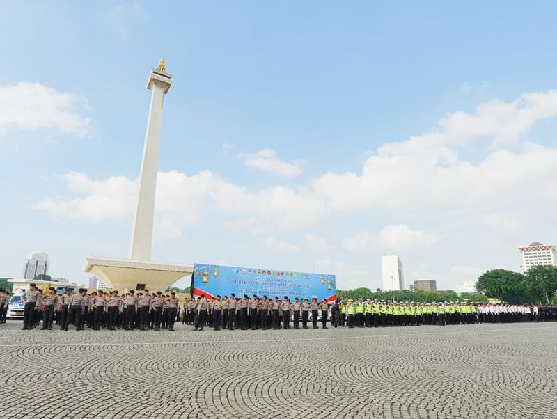 Kapolri Jenderal Listyo Sigit Prabowo bersama Panglima TNI Jenderal Agus Subiyanto memimpin Apel Gelar Pasukan Operasi Ketupat 2026 di Monas, Jakarta, Kamis (12/3/2026). Apel ini menandai kesiapan negara dalam mengamankan arus mudik dan arus balik Lebaran tahun ini.