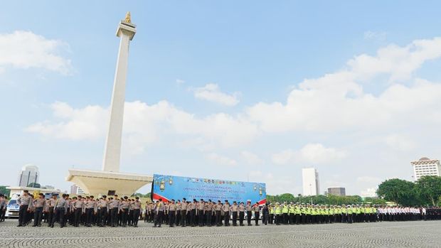 Kapolri Jenderal Listyo Sigit Prabowo bersama Panglima TNI Jenderal Agus Subiyanto memimpin Apel Gelar Pasukan Operasi Ketupat 2026 di Monas, Jakarta, Kamis (12/3/2026). Apel ini menandai kesiapan negara dalam mengamankan arus mudik dan arus balik Lebaran tahun ini.